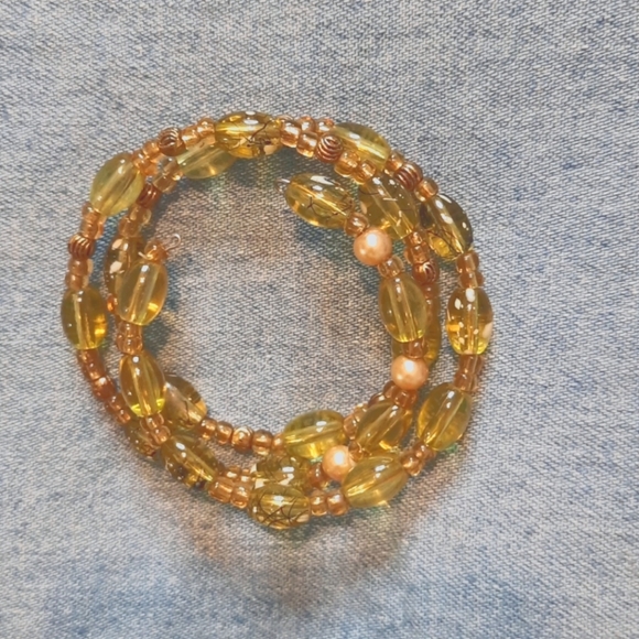 Light green / gold  beaded wrap bracelet - Picture 2 of 4